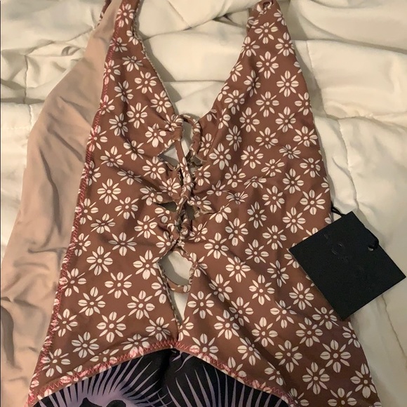 SOLD. Acacia Kokomo - Picture 2 of 5